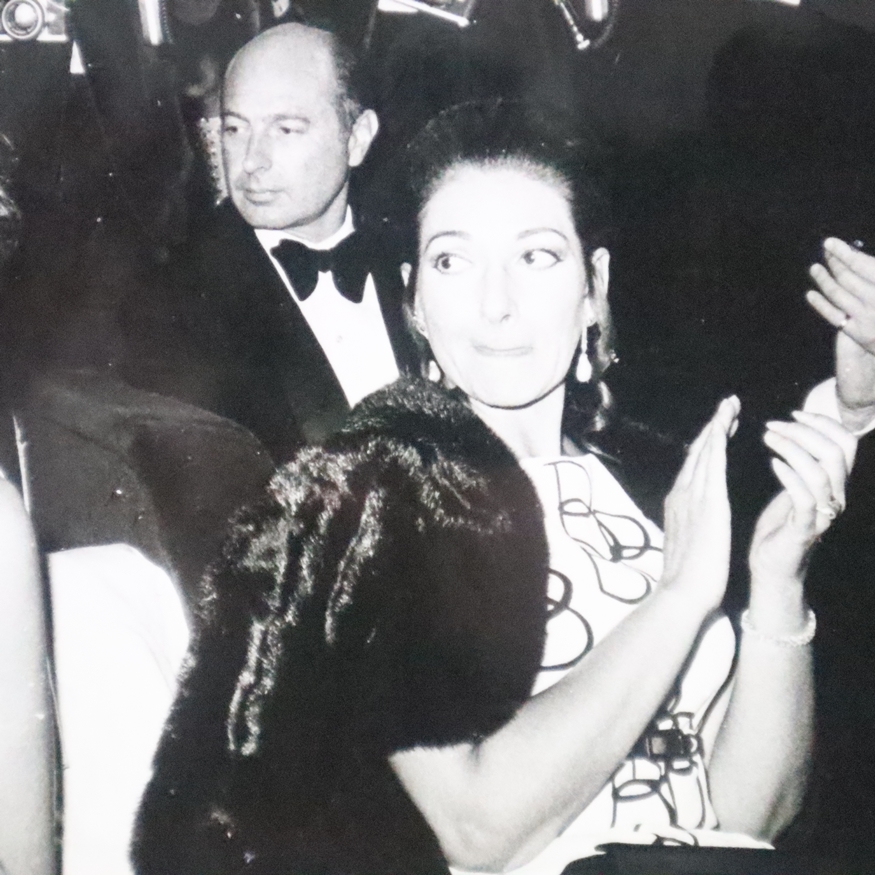 Konvolut 3 Fotografien von Maria Callas - s/w Aufnahmen, verso diverse Stempel ("APIS-PARIS PHOTO: - Image 5 of 10