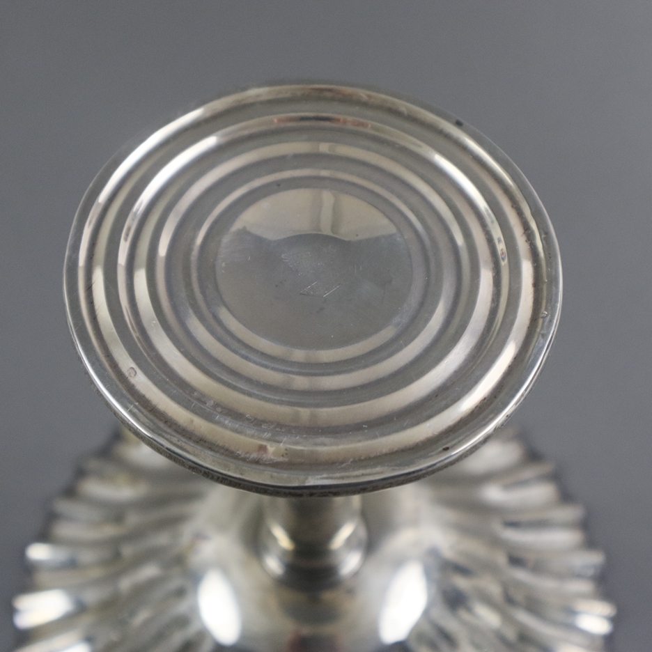 Sterlingsilber-Tazza - 20. Jh., 925er Silber, runde vertiefte Schale mit gefächertem Rand, Baluster - Image 5 of 6