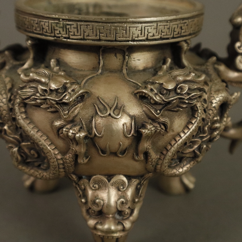 Weihrauchbrenner - China, silbriges Metall, gedrückt kugelige Schale mit Löwenhenkeln und vier Tatz - Image 5 of 9