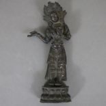 Kleine Votivfigur aus Bronze - Tibet/Nepal, Bronze, aus zwei Teilen bestehend, Figur der stehenden