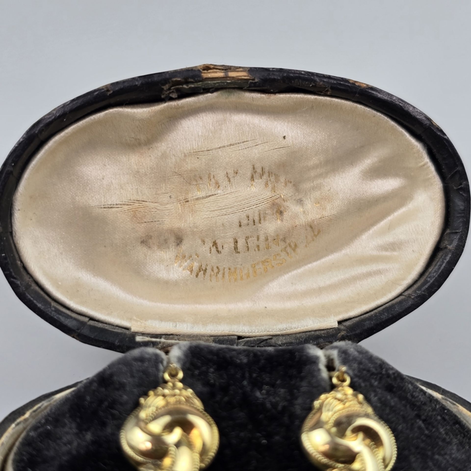 Ein Paar Biedermeier-Ohrringe - Schaumgold 333/000 (8K), gestempelt „333“ sowie "GE", L. 1,8 cm, Ge - Bild 4 aus 5