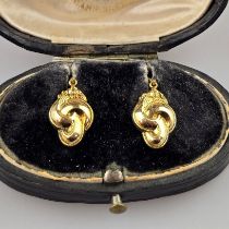 Ein Paar Biedermeier-Ohrringe - Schaumgold 333/000 (8K), gestempelt „333“ sowie "GE", L. 1,8 cm, Ge