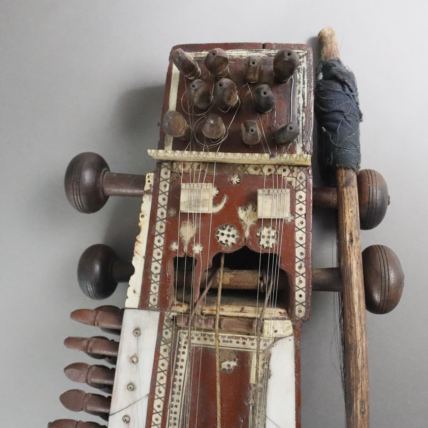 Saiteninstrument Sarangi - Indien/Pakistan/Afghanistan, Holzkorpus mit Beinelementen, asymmetrisch - Image 2 of 9