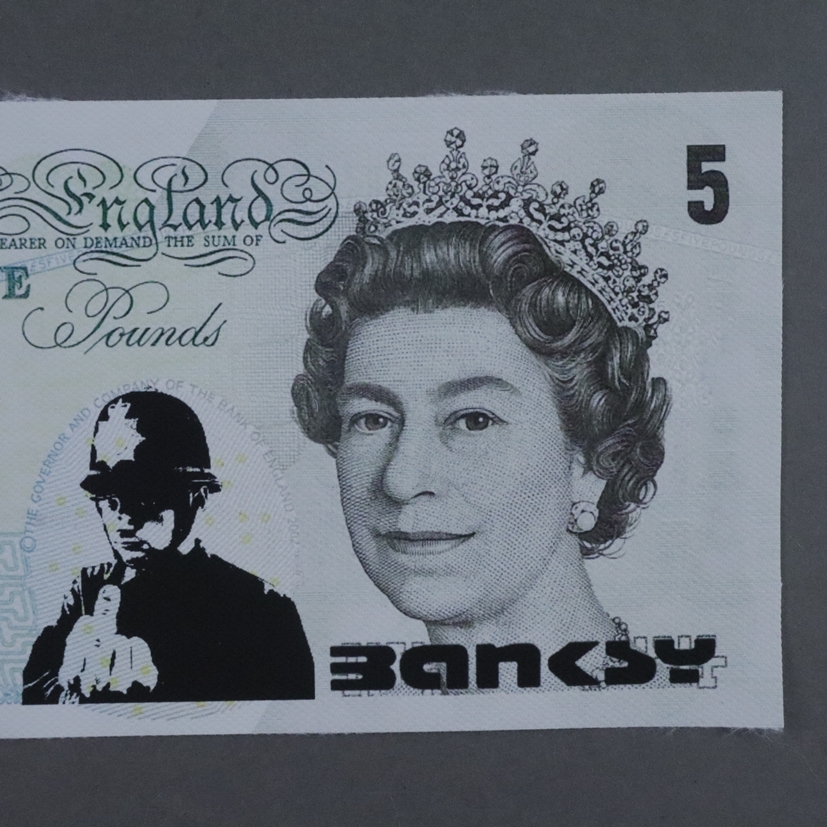 Banksy - "Dismal 5 Pound Canvas" mit "Rude Copper"-Motiv, 2015, Souvenir aus der Ausstellung "Disma - Image 2 of 5