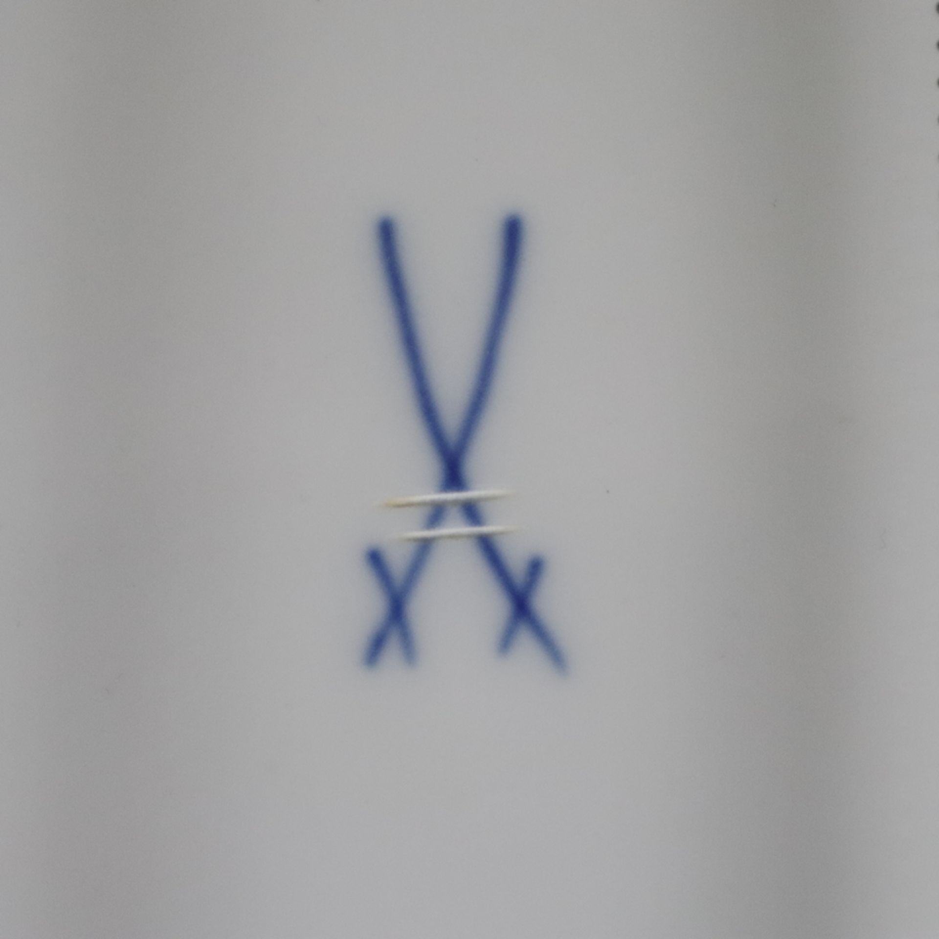 Rundplatte - Meissen, 2. Hälfte 20. Jh., unterglasurblaues Zwiebelmuster, Form "Neuer Ausschnitt",  - Bild 7 aus 7