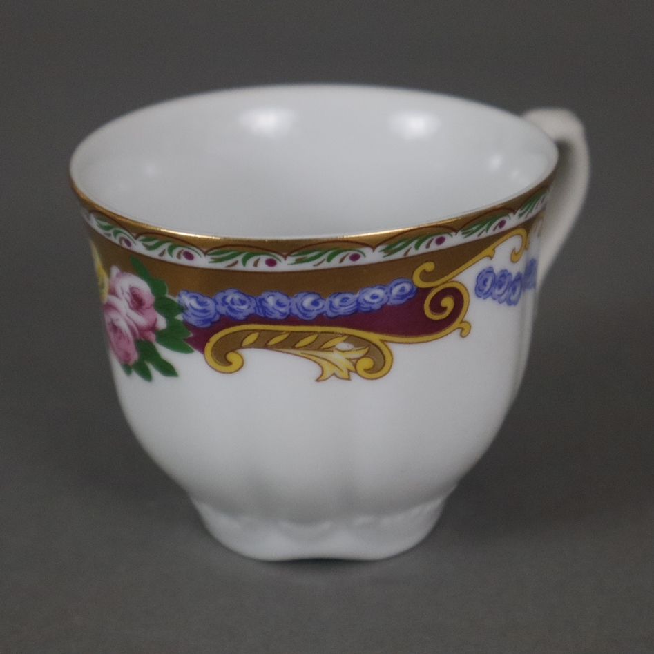 Fünf Porzellanteile Limoges - Frankreich, 2. Hälfte 20. Jh., Porzellan, polychromer Blumendekor mit - Image 3 of 7