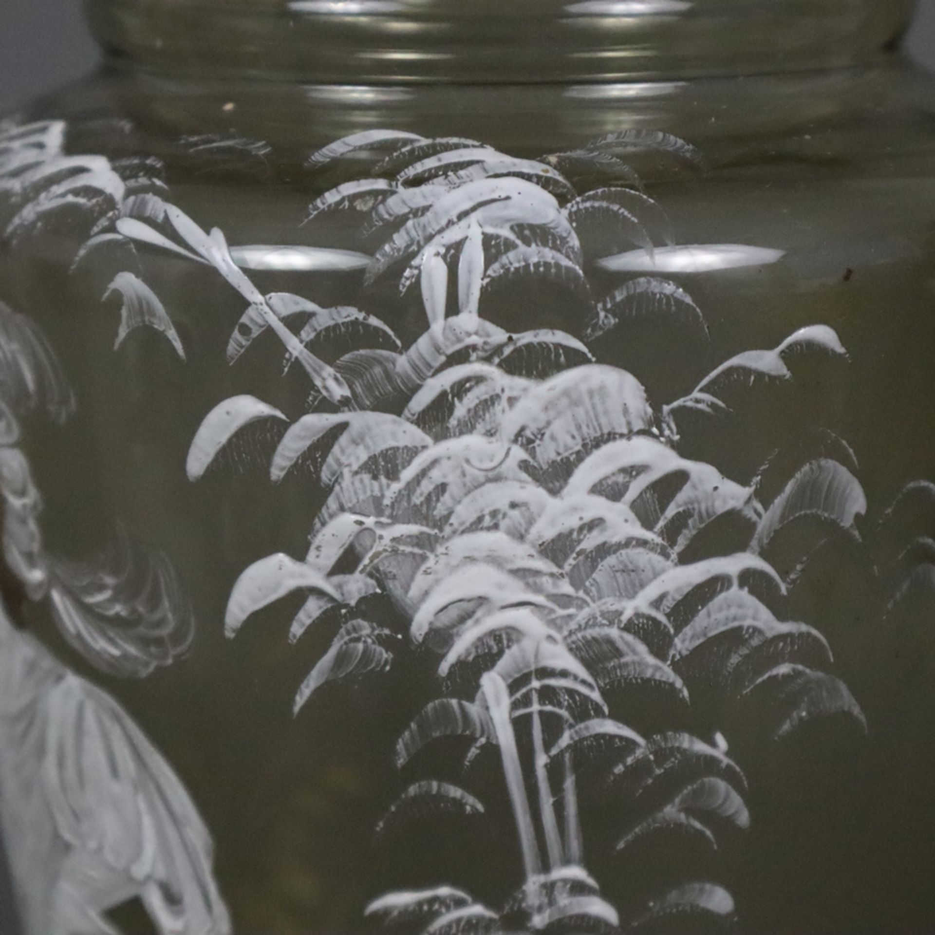 Glaskrug mit Zinndeckel - Ende 19. Jh., olivgrünes Glas, schauseitig Schneemalerei mit Trompeter in - Bild 7 aus 9