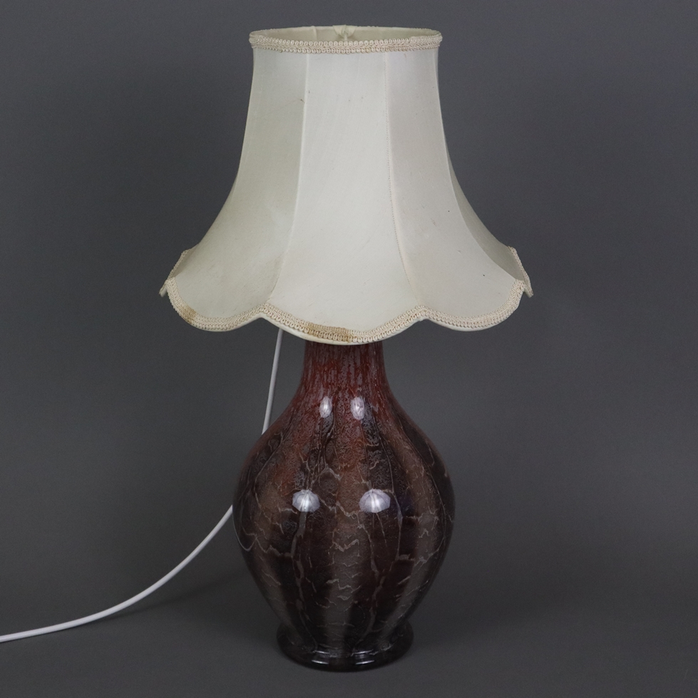 WMF-Glaslampenfuß mit Schirm - um 1930, birnenförmiger Ikora-Glas-Lampenfuß, Klarglas mit braun/wei - Image 2 of 10