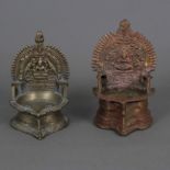 Zwei Diya-Öllampen - Indien, vor 1900, Bronzelegierung, in typischer runder Form mit kleiner Tülle