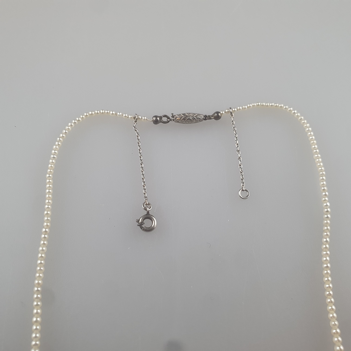 Antike Orientperlenkette - um 1880, feine Halskette aus 202 Perlen, im Verlauf angeordnet (Dm. bis - Image 5 of 8