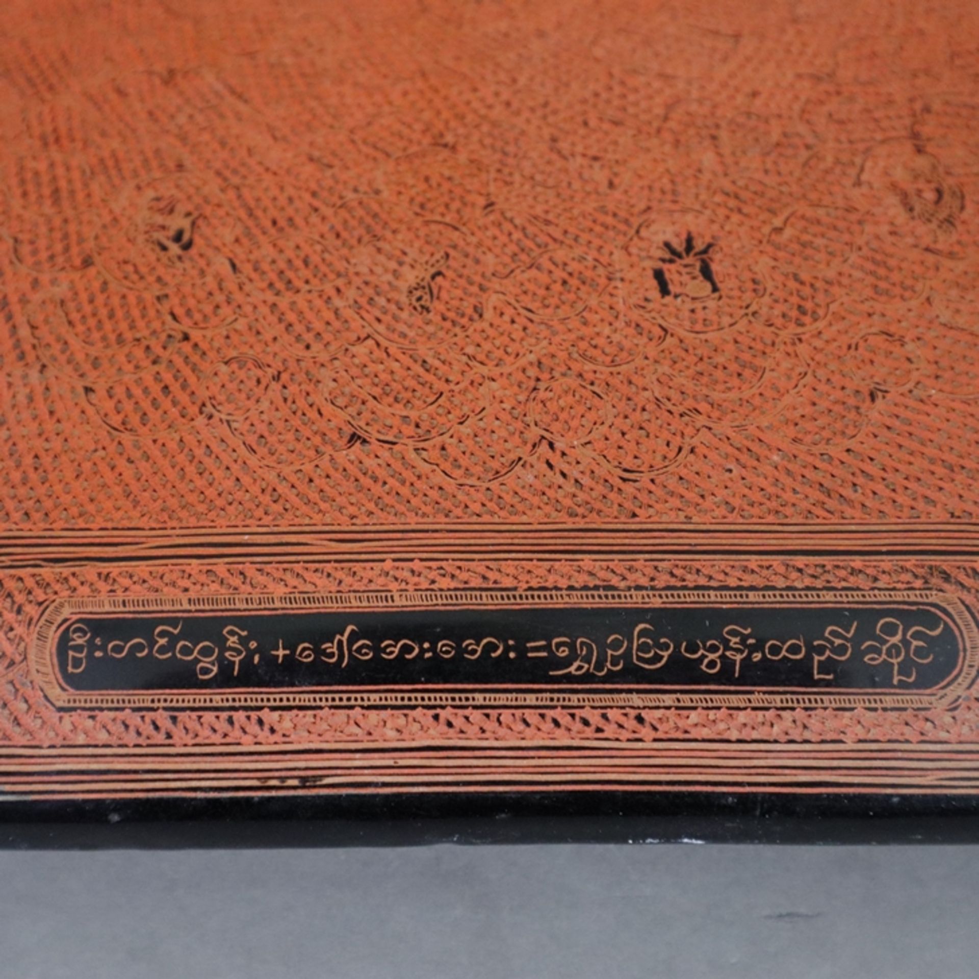 Präsentiertischchen auf hohem faltbarem Standfuß - Myanmar 20.Jh., Schwarz- und Rotlack, oktogonale - Image 8 of 8