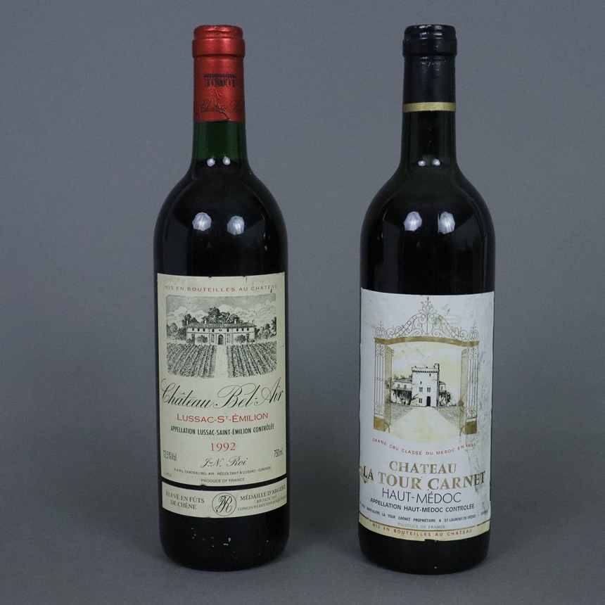 Weinkonvolut - 2 Flaschen, 1 x 1992 Château Bel Air Lussac-St Emilion 1 x Château La Tour Carnet Ha