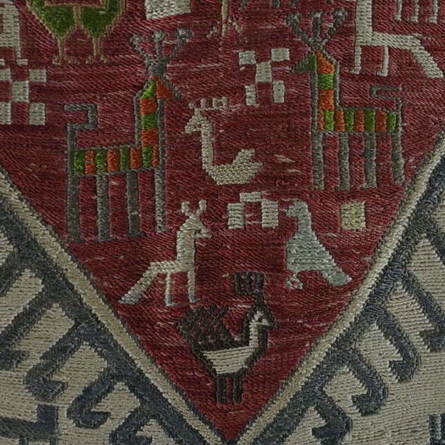 Sumakh-Wandteppich mit Tierdarstellungen - 20. Jh., Seide, Webteppich, elfenbeinfarbenes Mittelfeld - Image 8 of 12