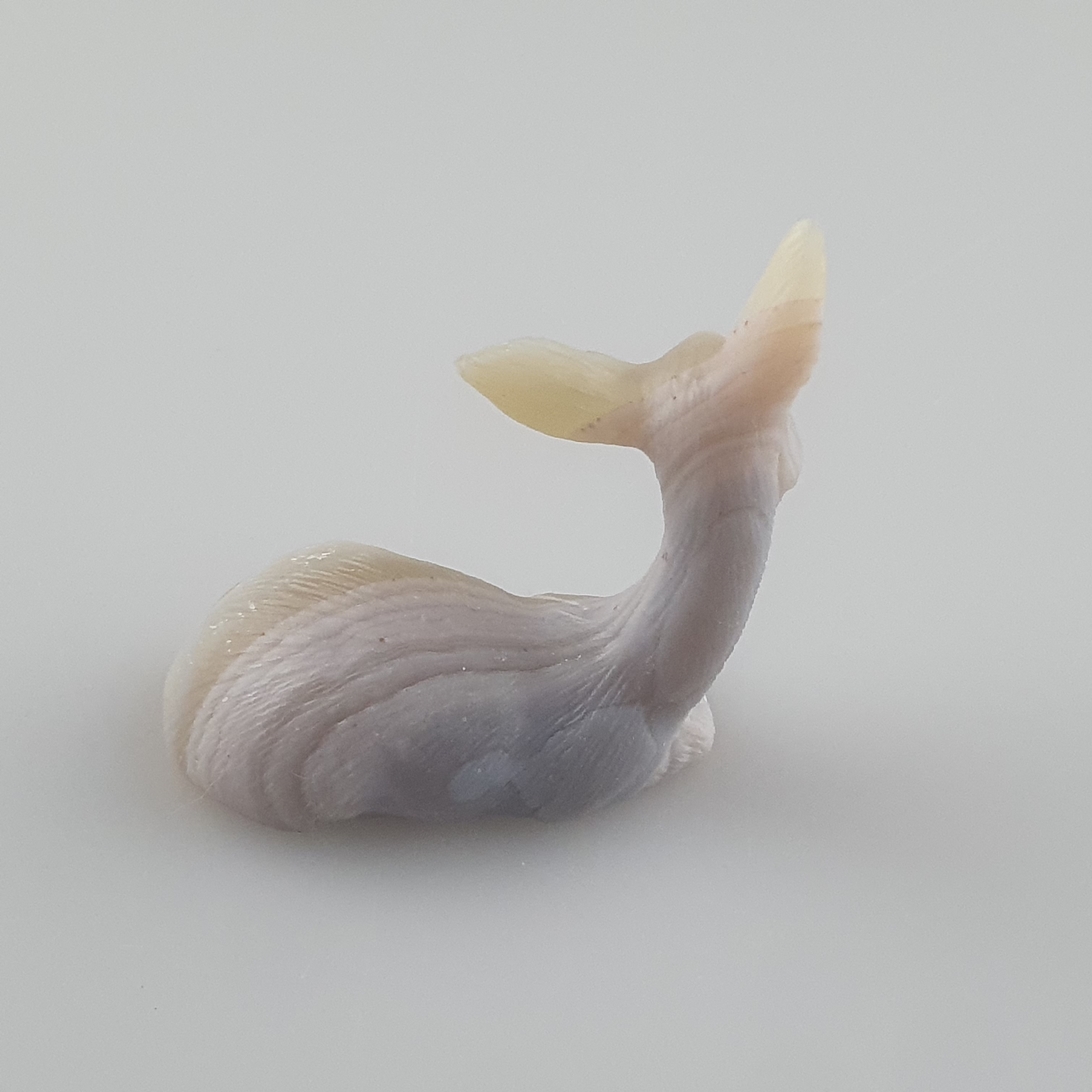 Kleine Achatfigurine eines Rehs - liegendes Reh mit leicht schräger Kopfhaltung aus Streifenachat, - Image 4 of 7