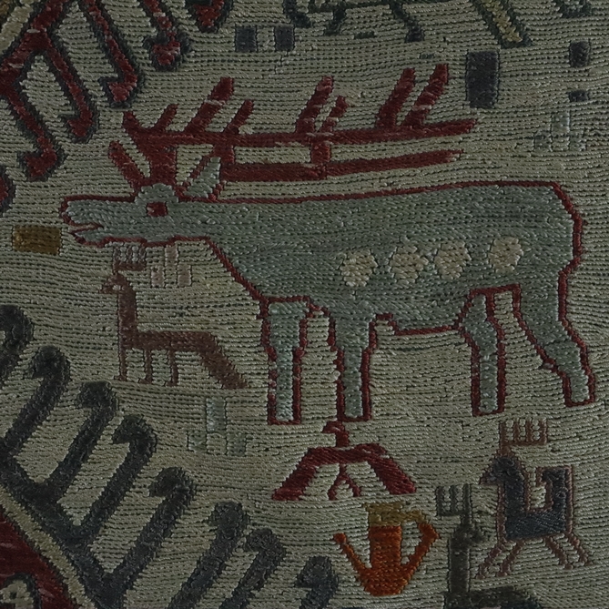 Sumakh-Wandteppich mit Tierdarstellungen - 20. Jh., Seide, Webteppich, elfenbeinfarbenes Mittelfeld - Image 6 of 12