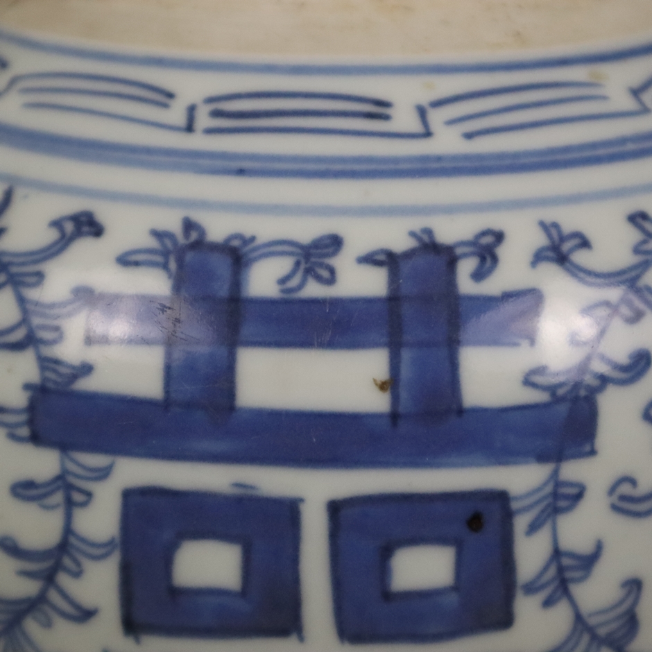 Blau-weißer Deckeltopf - China, ausgehende Qing-Dynastie, spätes 19. Jh., Porzellan, auf der Wandun - Image 6 of 7