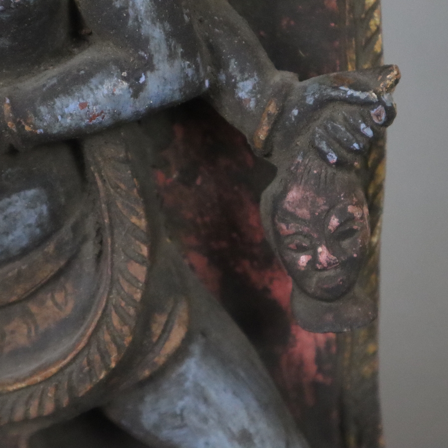 Stele mit Mahakala - Tibet, Holz geschnitzt, kultische Bemalung in Resten erhalten, die sechsarmige - Image 5 of 7