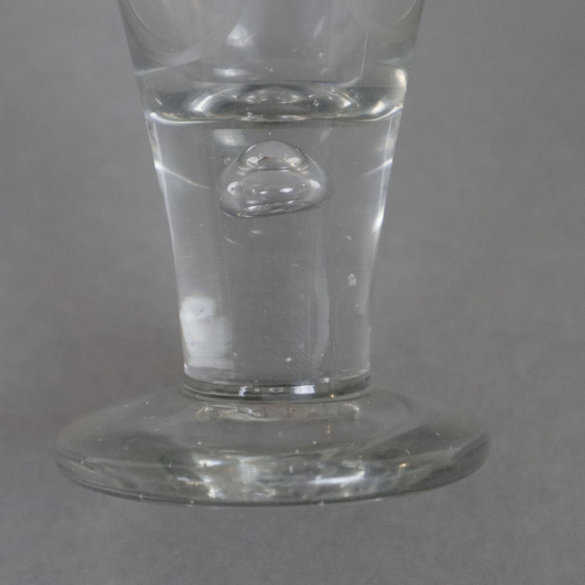 Rustikales Trichterglas - farbloses Glas, klassische Trichterform mit großer eingestochener Luftbla - Bild 3 aus 5