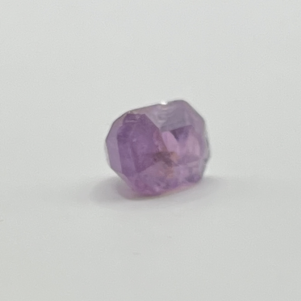 Loser Saphir - 2,15 ct, Herkunft: Burma, pink-purpur, Facettenschliff, Maße: 7,6 x 5,3 x 5,3 mm, Ze - Image 2 of 4