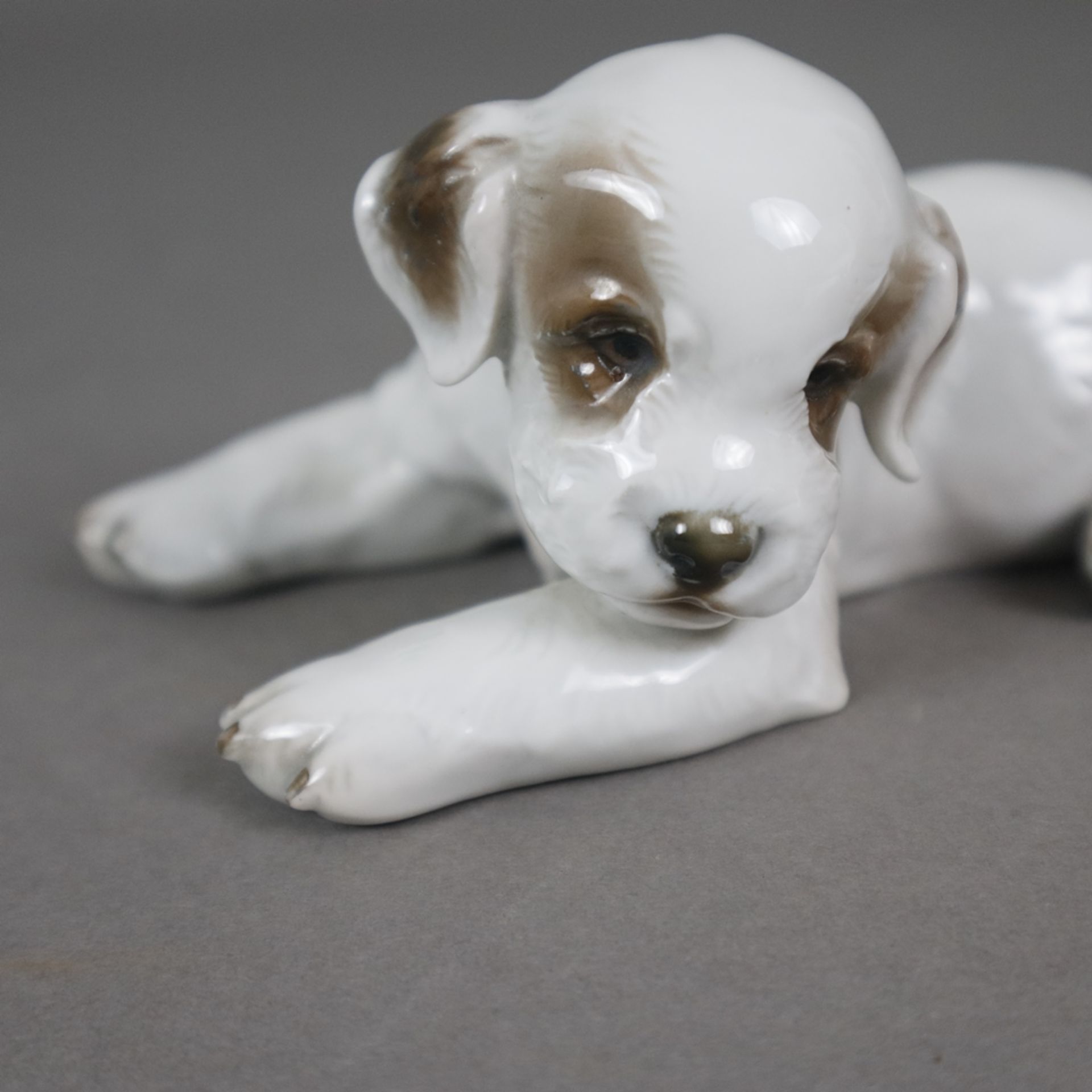 Zwei Hundewelpen - Rosenthal, Porzellan, sparsame Unterglasurbemalung, Entwurf: Theodor Kärner 1930 - Bild 2 aus 8