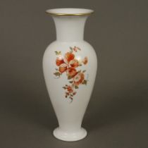 Vase - KPM Berlin, Form "Juventute/Jugend", Porzellan, schauseitig bemalt mit Blumenarrangement in