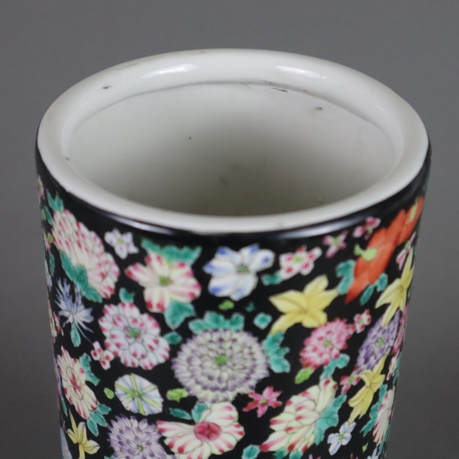 Canton-Famille noire-Hutständer - Porzellan, China, zylindrischer Porzellankorpus mit Blütenmalerei - Image 2 of 8