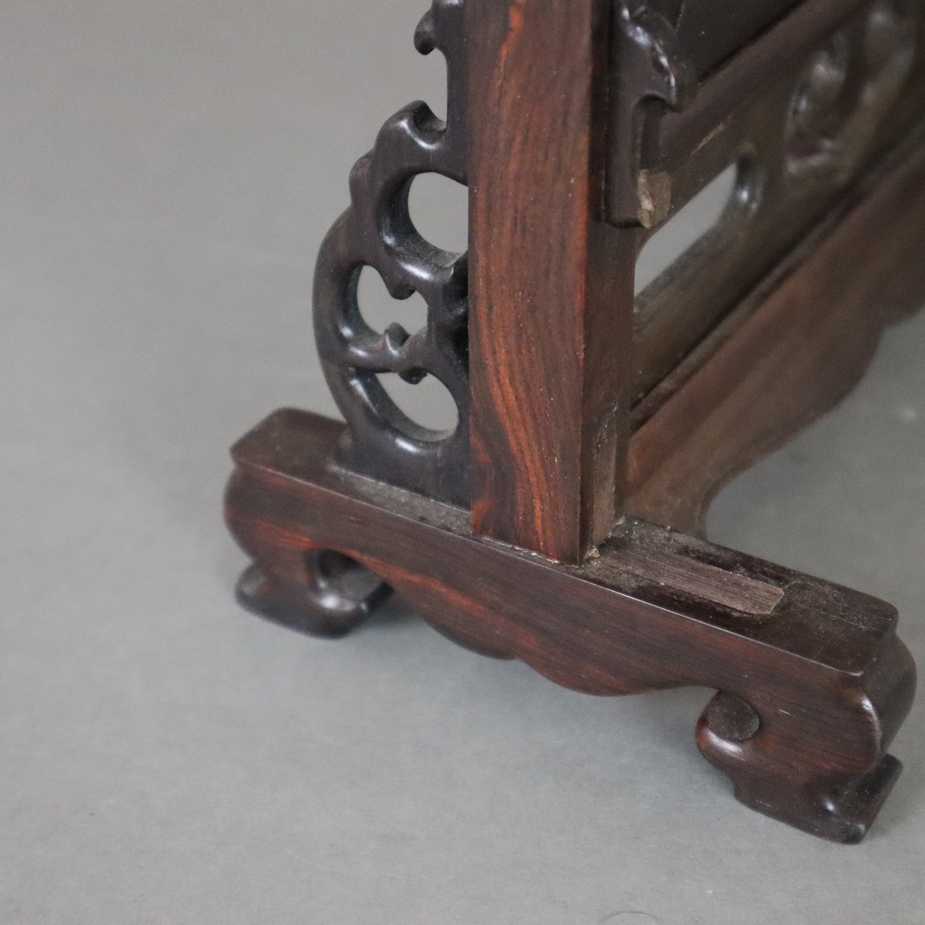 Kleiner Stellschirm mit steinerner Platte - China, lackiertes, geschweiftes Holzgestell, hochrechte - Image 5 of 5