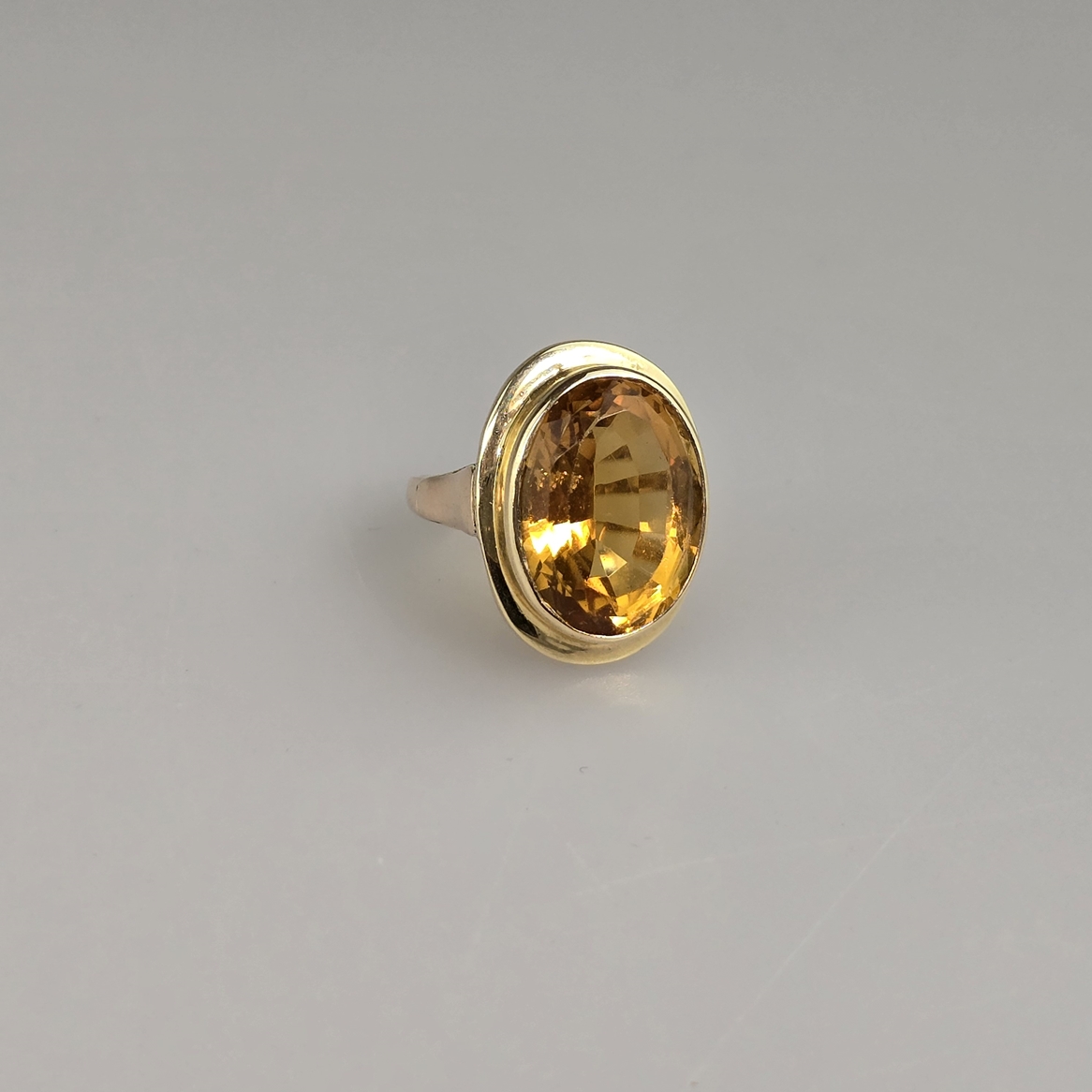 Citrinring - Gelbgold 585/000 (14K), gestempelt, hochovaler Kopf (ca. 2,2 x 1,6 cm) besetzt mit ein - Image 4 of 5