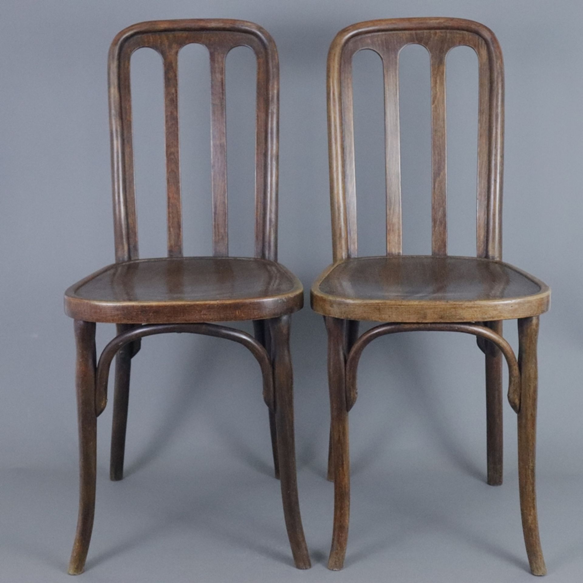 Ein Paar kleinere Esszimmerstühle - Entwurf Josef Hoffmann (1870-1956) für Jacob & Josef Kohn, Öste