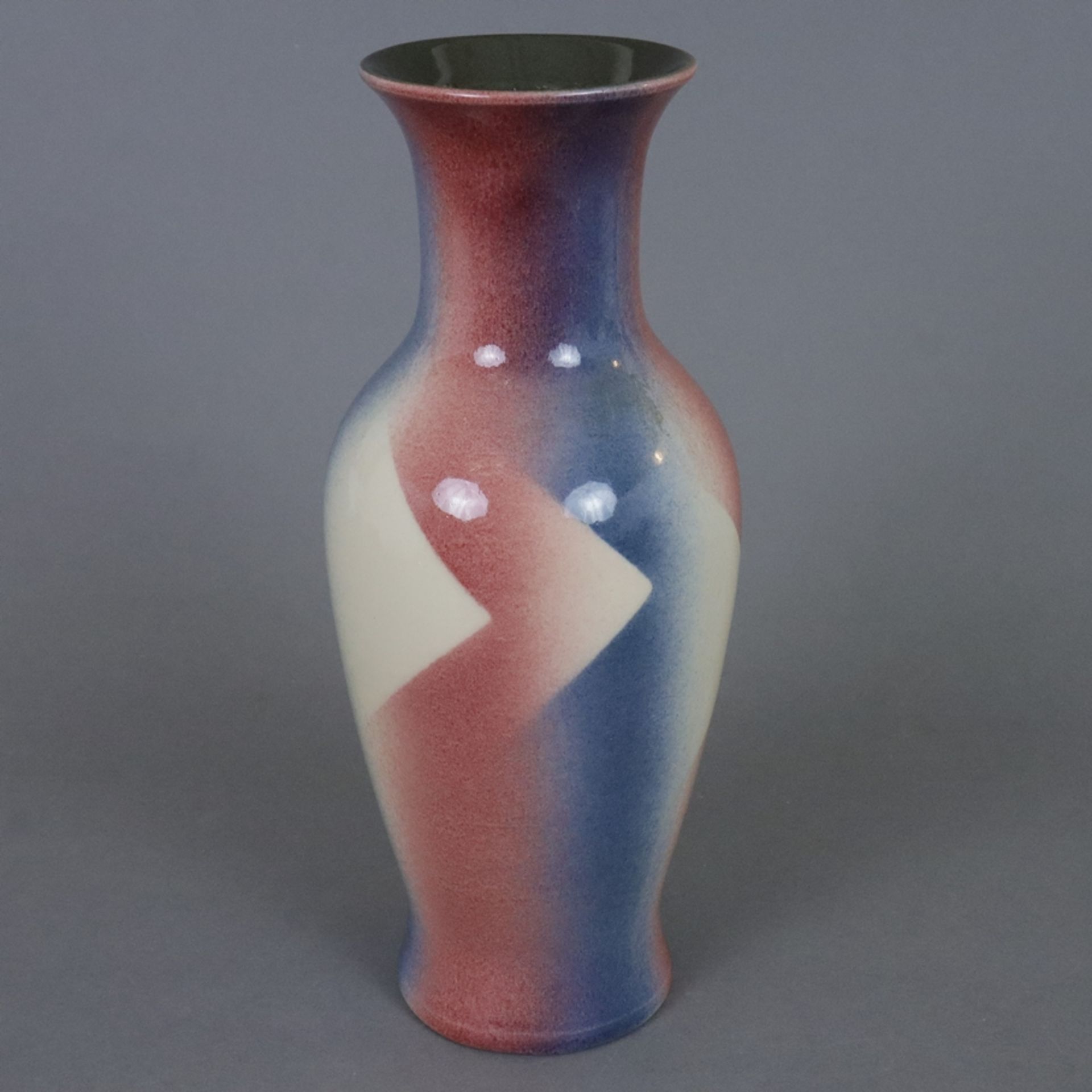 Mid Century Vase - Bay Keramik, Deutschland um 1960, Balusterform, sandfarbener Scherben, farbig gl