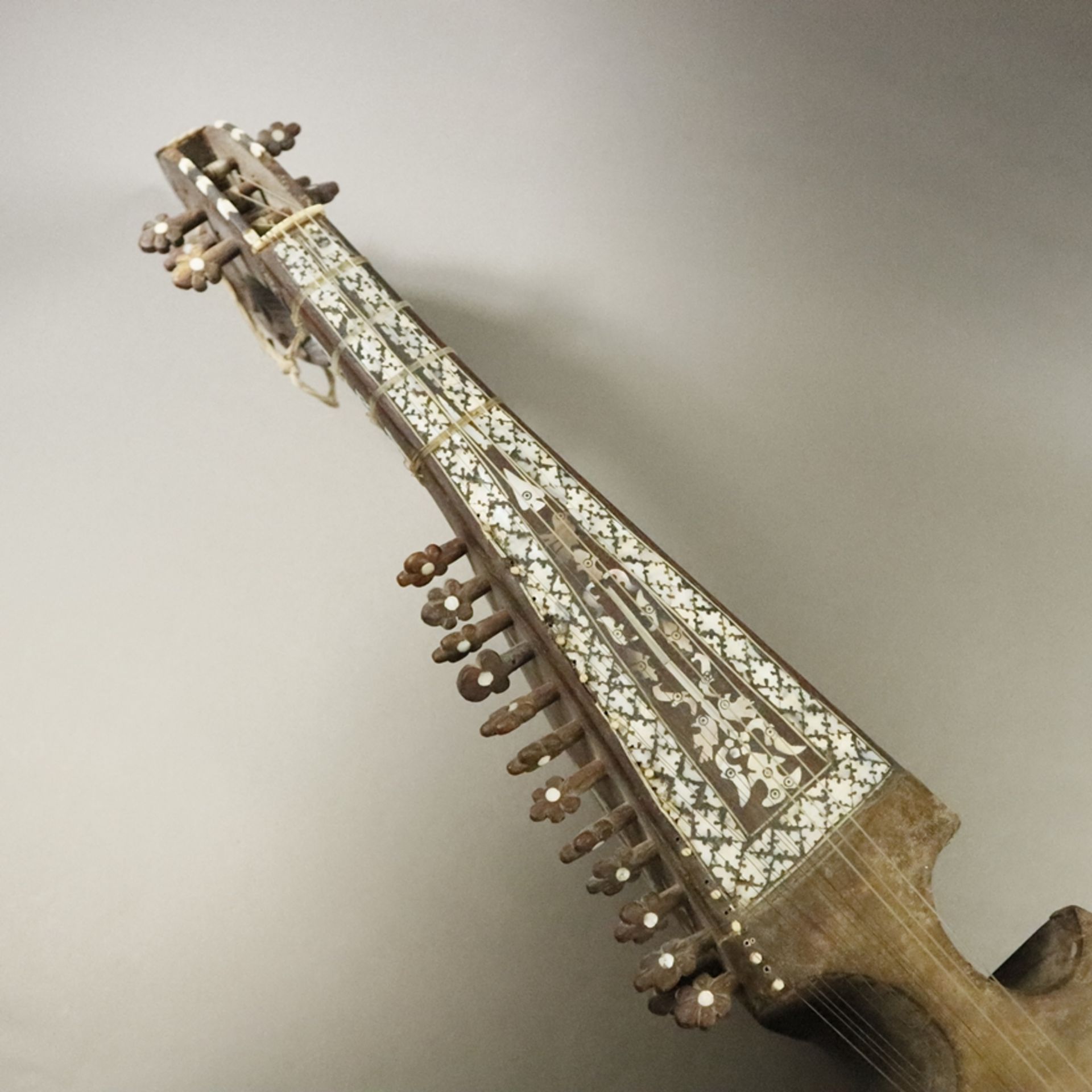 Afghanische Schalenhalslaute - sogenannter Rubab, 19./20. Jh., traditionelles Saiteninstrument, tai - Bild 2 aus 10