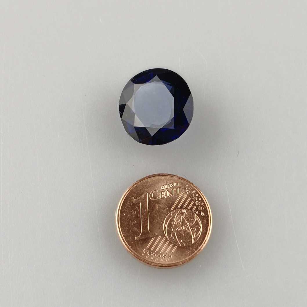 Loser Saphir von 9,48 ct.- synthetisch, intensives Blau, Rundschliff, Gewicht 9,48 ct, Dm.ca. 13 mm - Image 5 of 5