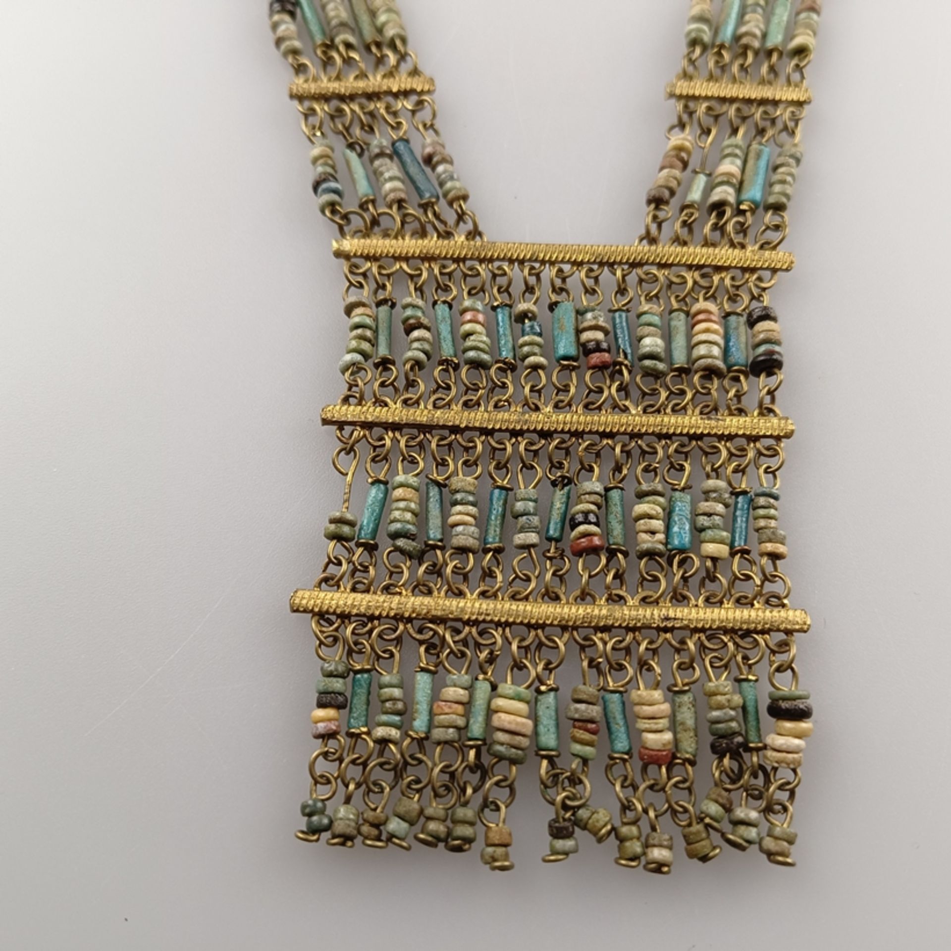 Brustschmuck im altägyptischen Stil - Ägypten, 1.Hälfte 20.Jh. bzw. älter, lange vielteilige Kette  - Bild 4 aus 5