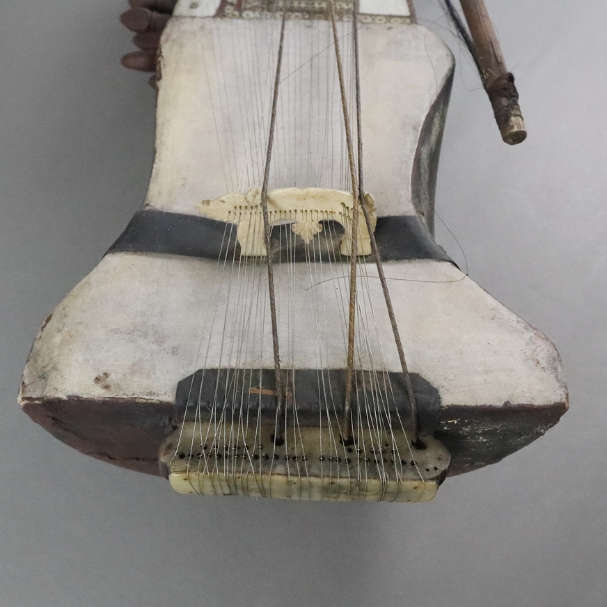 Saiteninstrument Sarangi - Indien/Pakistan/Afghanistan, Holzkorpus mit Beinelementen, asymmetrisch - Image 5 of 9