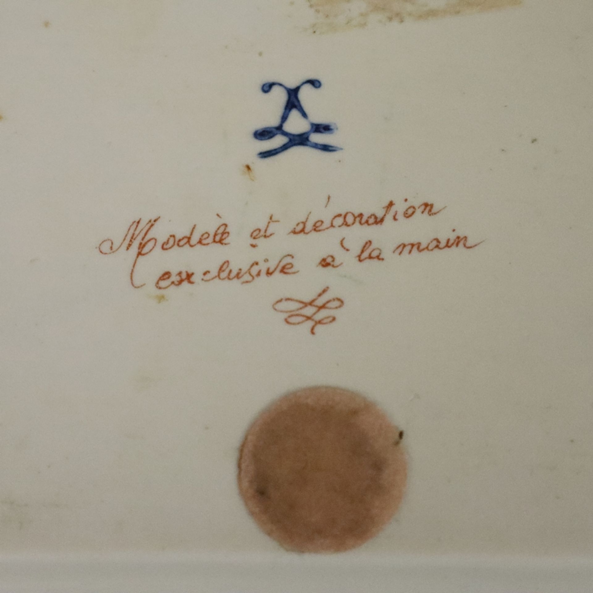 Ein Paar Deckeltassen mit Löffeln auf Presentoir - wohl Louis Lourioux, Foecy, Frankreich, Anfang 2 - Image 7 of 7