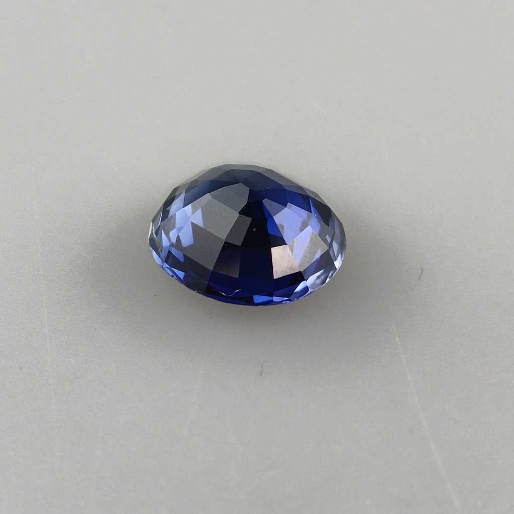 Loser Saphir von 9,48 ct.- synthetisch, intensives Blau, Rundschliff, Gewicht 9,48 ct, Dm.ca. 13 mm - Image 3 of 5