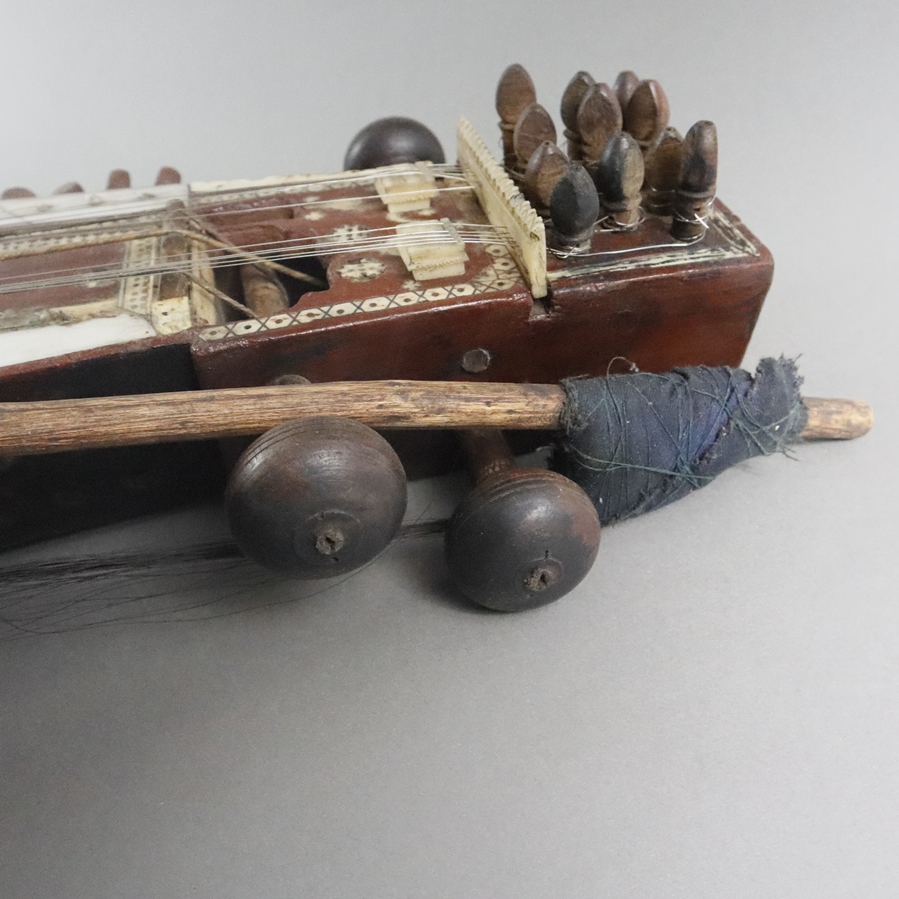 Saiteninstrument Sarangi - Indien/Pakistan/Afghanistan, Holzkorpus mit Beinelementen, asymmetrisch - Image 7 of 9