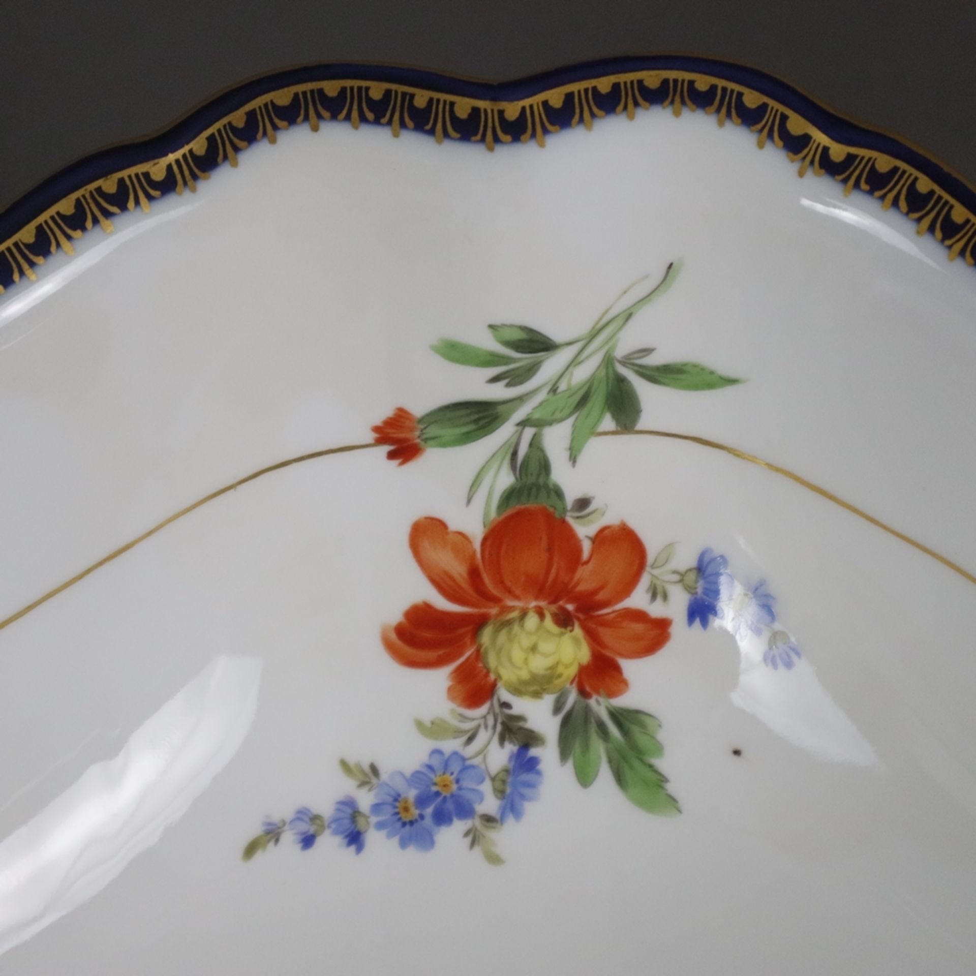 Salatschüssel - Meissen, Porzellan, Form "Neuer Ausschnitt", innen und außen polychrome Blumenmaler - Image 4 of 9