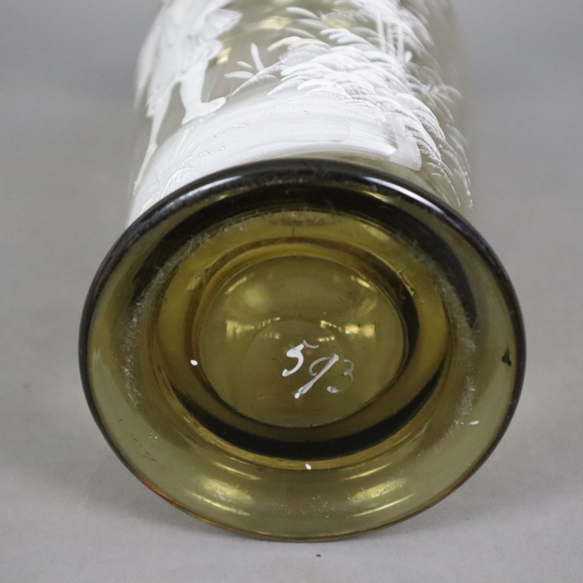 Glaskrug mit Zinndeckel - Ende 19. Jh., olivgrünes Glas, schauseitig Schneemalerei mit Trompeter in - Bild 9 aus 9