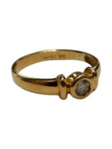 18 CARAT GOLD & DIAMOND RING