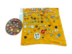 LARGE COLLECTION OF COLLECTABLE BADGES