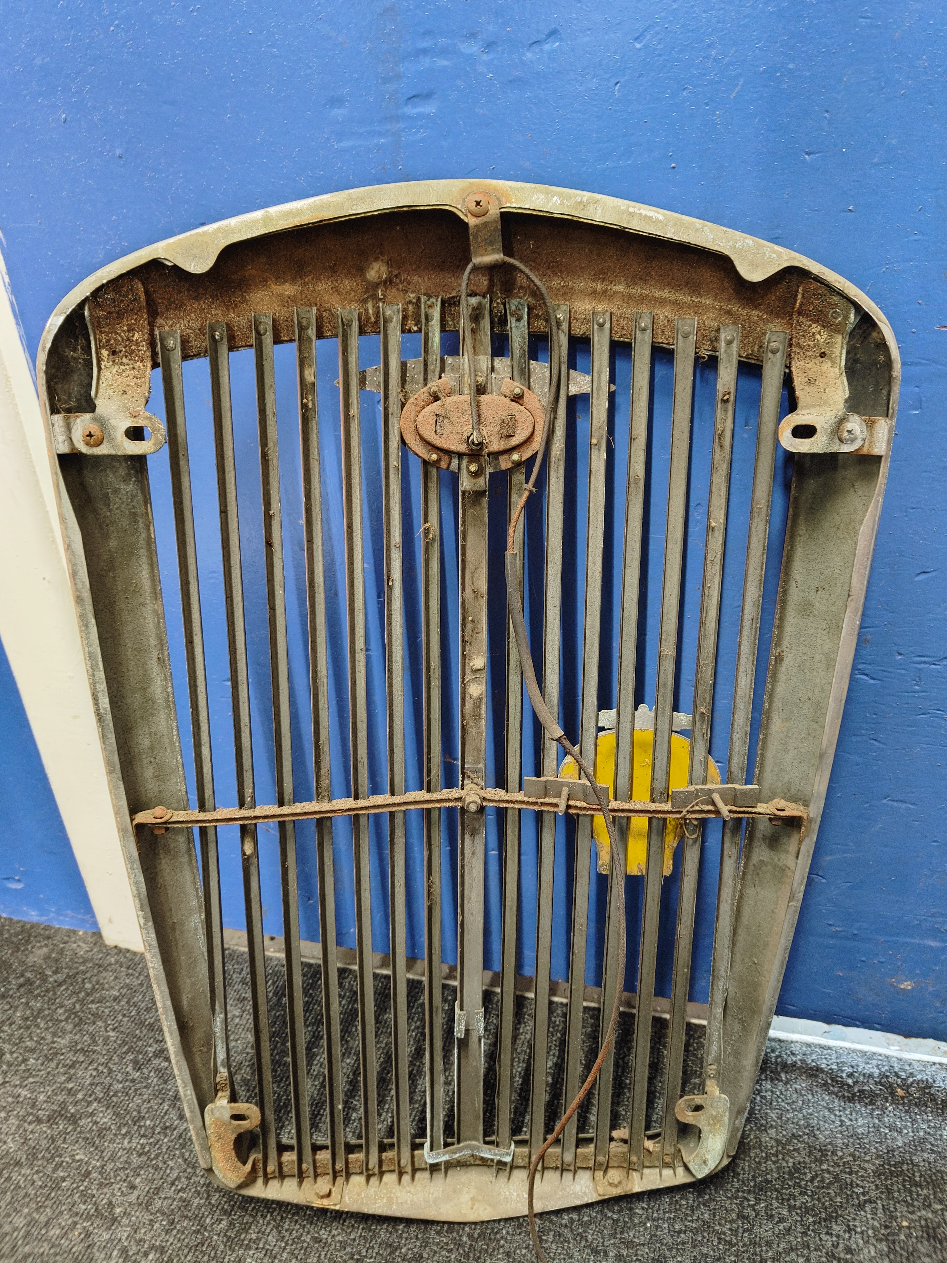 OLD CAR GRILL - Image 3 of 6