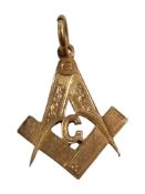 9 CARAT GOLD MASONIC JEWEL INSCRIBED TO REAR 'PRESENTED TO SIR KN. R MCHENRY PM BY R.B.P. NO.2 1903'