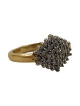 18 CARAT YELLOW GOLD DIAMOND CLUSTER RING WITH 0.25 CARAT OF DIAMONDS