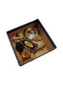 BOX OF VINTAGE BROOCH AND STICK PINS