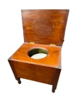 COMMODE