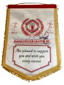 SIGNED MANCHESTER UNITED PENNANT BY PETER SCHMEICHEL, DAVID BECKHAM AND DAVID MAY WITH LETTER OF