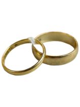 9 CARAT GOLD WEDDING BAND 2.9 GRAMS & 18 CARAT GOLD WEDDING BAND 1.8 GRAMS