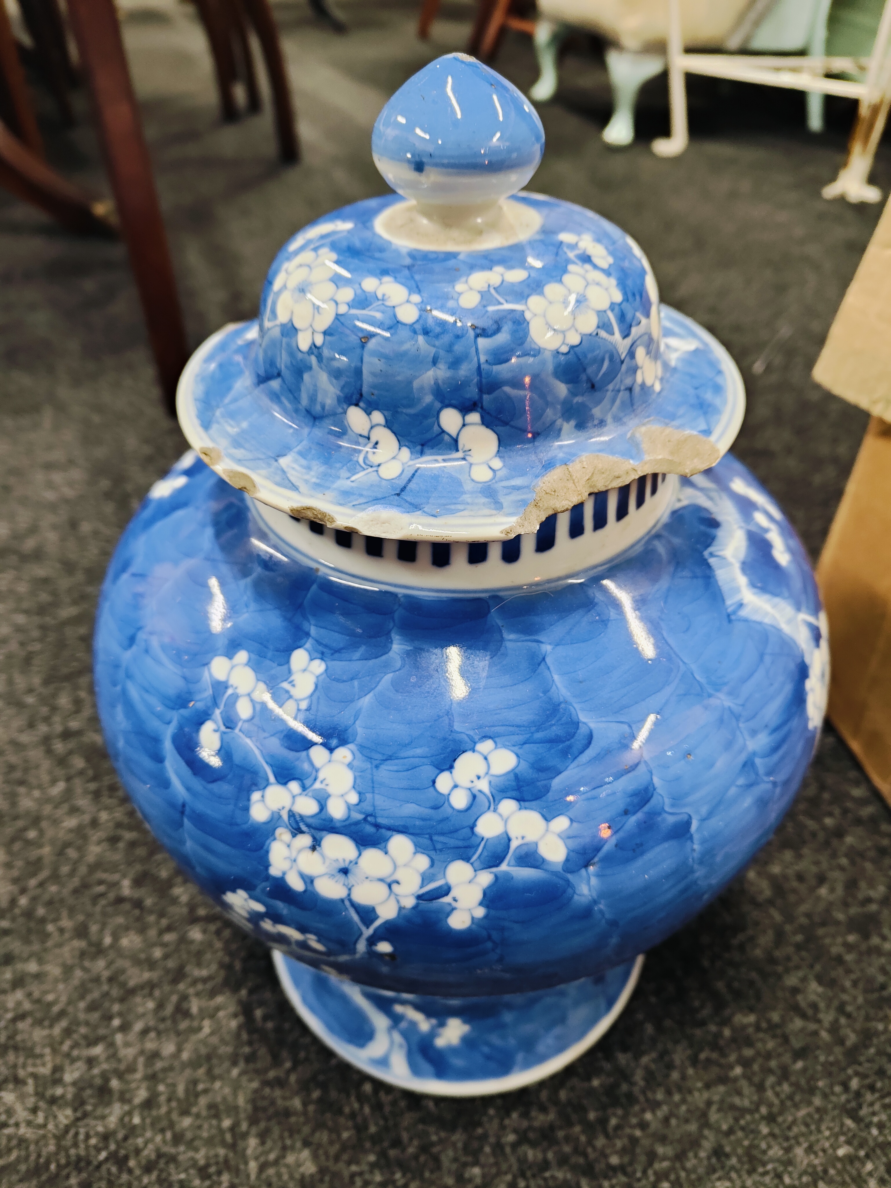 3 PIECE BLUE AND WHITE PORCELAIN AND ORIENTAL TEA POT - Image 3 of 6