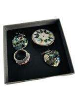 PAIR OF EARRINGS, BROOCH AND RING